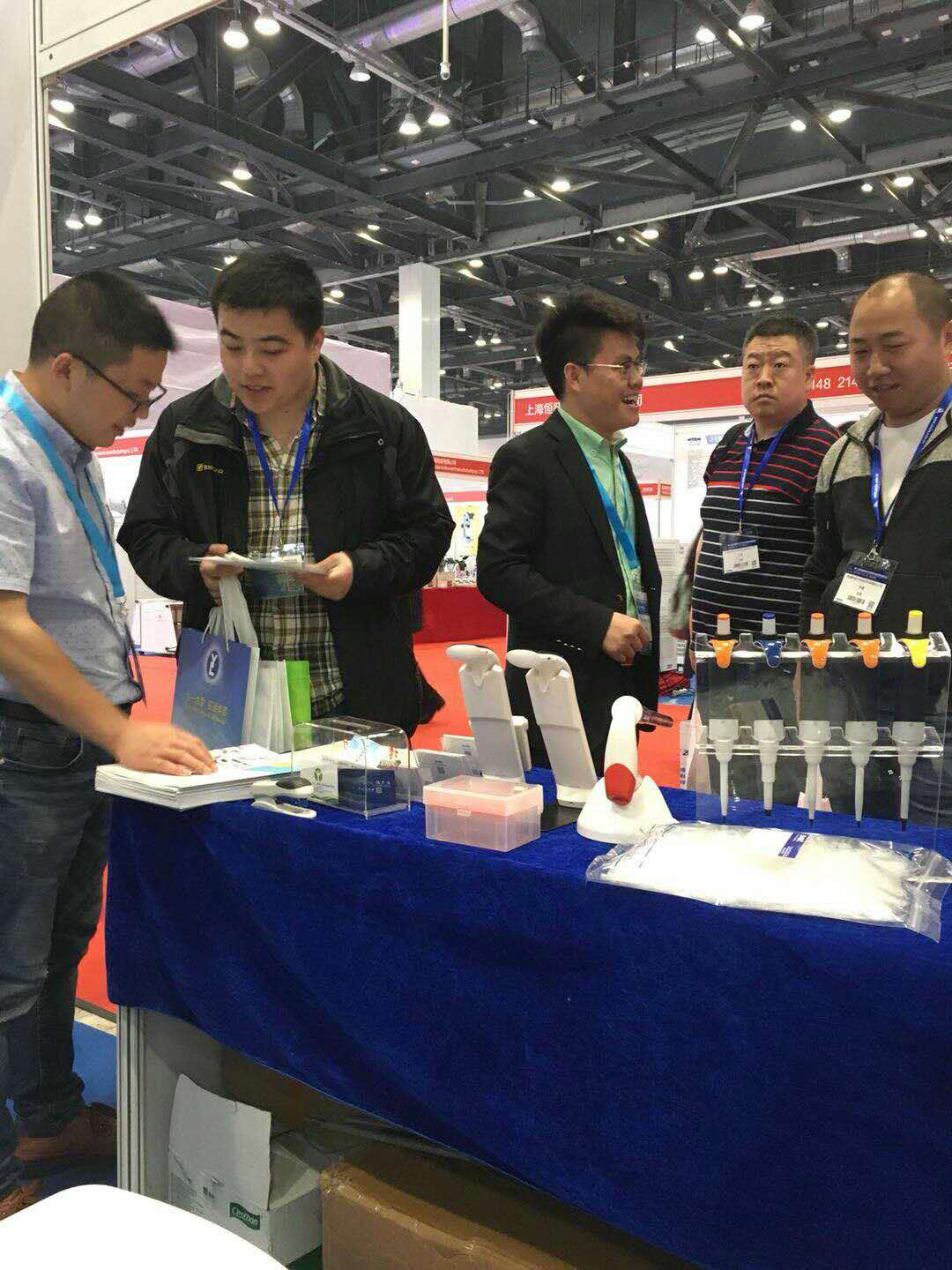 　　第十六届中国国际科学仪器及实验室装备展览会(CISILE)于2018年4月21日-23日在北京国家会议中心正式开展，CISILE旨在加强行业应用和国际交流、科学仪器的成果转化，推动我国科学仪器的产业化、现代化发展，目前已成为我国科学仪器领域规模zui大、水平zui高的国际化专业展会之一，艾斯玛特品牌作为一个年轻的品牌，不断地受到行业内专业人士的认可，此次参展为了让客户能够更多的了解艾斯玛特产品和艾斯玛特发展历程，感谢一直以来支持艾斯玛特、关注艾斯玛特的客户。在这次现场我们与各界专家、经销商、各高校老师进行了当面沟通和交流，感谢对艾斯玛特产品的肯定，我们会一如既往的努力服务好我们的客户。